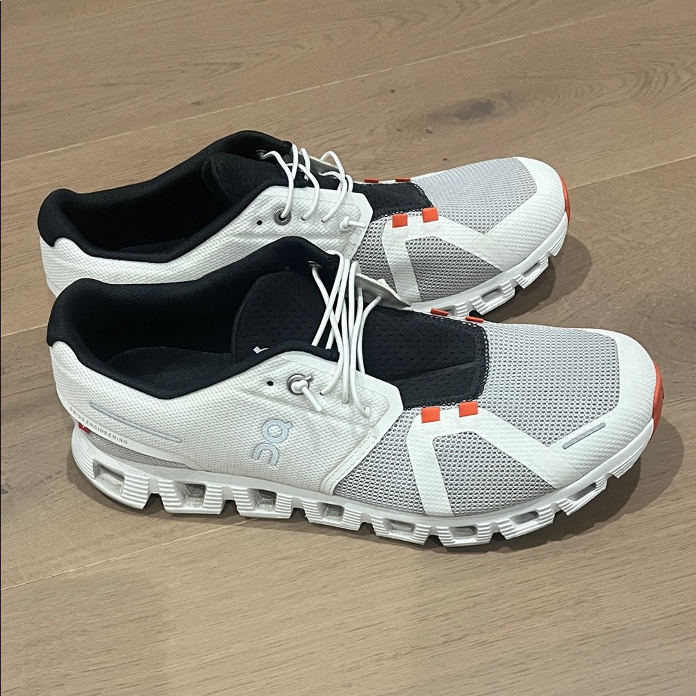 Men’s On Running Cloud shoes size 9.5
